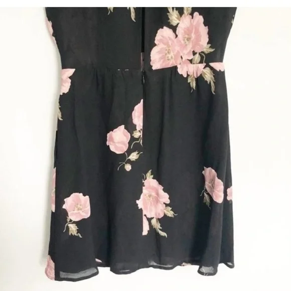 13. Reformation Fraser Black Floral Tie V Neck Button Up Mini Dress Size 2 - Picture 10 of 17